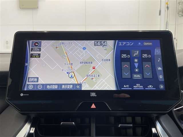 純正大型ディスプレイナビを装備。タッチパネル式で使いやすく、お出かけもラクラクです。
