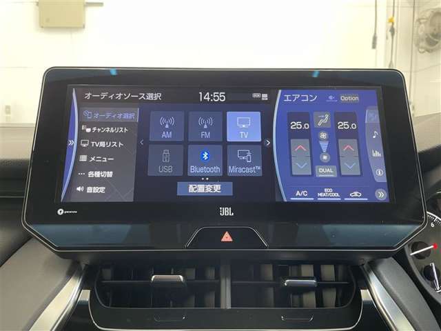 高機能JBLサウンドシステム。車内に臨場感ある音楽空間を生み出します。