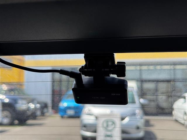 気になる車はすぐにお問い合わせください！画面右側の0066から始まる無料ダイヤルからお問い合わせ下さい！専門スタッフがお車のご質問にお答えいたします！