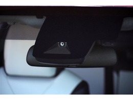 【安全支援】　安全運転支援システムが装備されています。