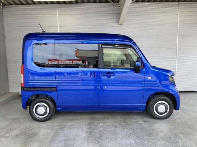 全車1年間の走行距離無制限のロングラン保証付きです。また、さらに安心をお求めの方には1年～2年の保証延長ができる「ロングランα保証」（有償）もお選びいただけます。