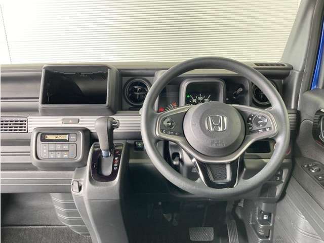 運転しやすいインパネ周りです。見やすいレイアウトで快適なドライブをサポートします☆☆