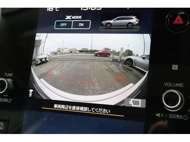 フロントカメラは見通しの悪い場所を通過するときに便利です