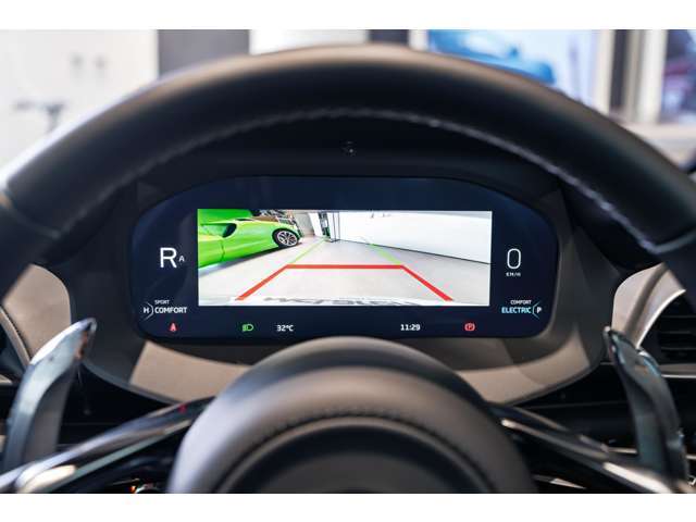 バックカメラも搭載されており、ご安心して駐車可能です。