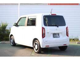 ドアパネルに繊細なふくらみをつけ、サイドに芯が通ったような印象。