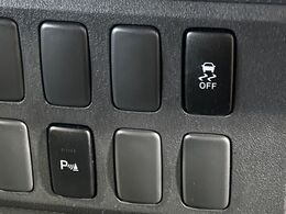 【クリアランスソナー】バンパーに付いたセンサーが障害物を検知！一定の距離に近づくとアラートで教えてくれます♪狭い駐車スペースや車庫入れ時も安心ですね☆