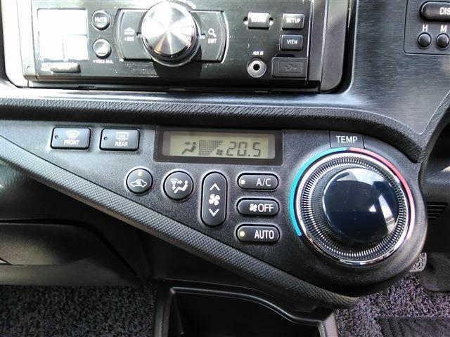 オートエアコンなので温度調整だけで車内を快適に保ってくれます。　風量や吹き出し口の切り替えもおまかせです♪