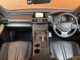 LIBERALAでは多種多様の車種をご用意させていただいております。お客様がご納得いくまで、そのお車の持つ特性を五感すべてで感じ取っていただける場をご提供します。