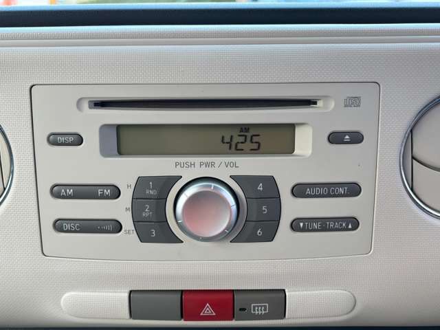 純正オーディオ搭載！ドライブ中にCD,FM/AMをお楽しみください！