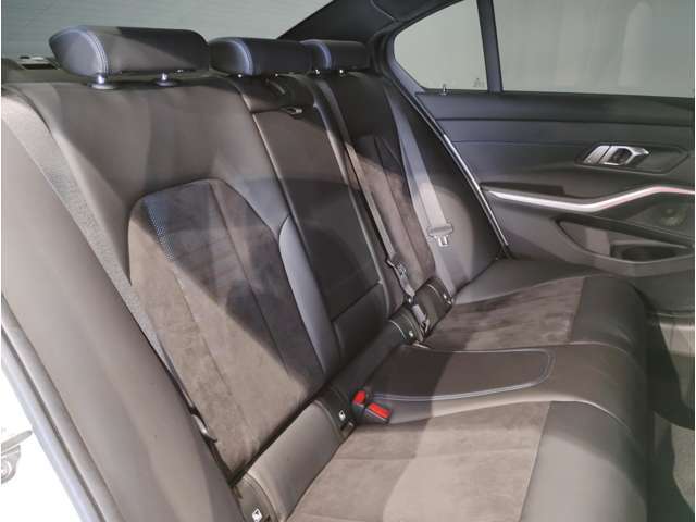 【エアバック】BMWのエアバックやその他の安全装備は、互いに補完しあう事で徹底した安全性を貫きます。万一の事故の際にそれぞれ最適な保護を提供してくれます！