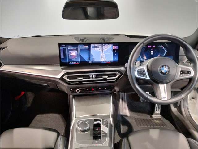 ☆センターパネルを運転席側に僅かに傾けたBMW独特のインパネ☆【駆け抜ける歓び】はここからもスタートしております☆