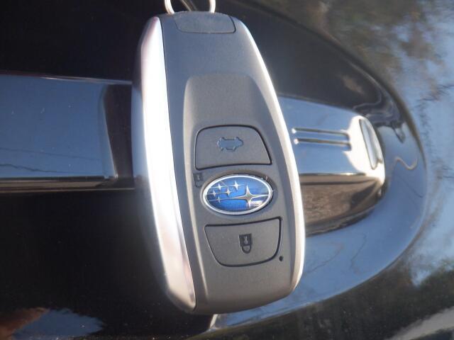 キーをポケットに入れたままでもエンジンON/OFF、ドア施錠/開錠可能♪便利なスマートキー