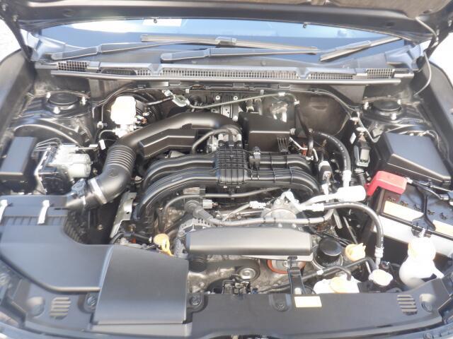 エンジンルームも綺麗に仕上がっております。　営業時間は10時～19時まで、毎週水曜日が定休日となっております。お問い合わせをスタッフ一同、お待ちしております♪