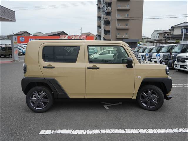 アベカツの納車式☆花束＆ゴールデンキーをもっての記念撮影☆10年に1度と言われるお車の買い替え。忘れられない瞬間をスタッフと主役のお客様で作り上げましょう！！