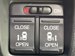 【両側パワースライドドア】スマートキーや運転席のスイッチで後席両側スライドドアの開閉が可能♪電動だから力を入れてドアを開ける必要が無く、小さなお子様でも簡単に開け閉めでき快適です♪