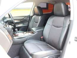 ハーフレザーシート装備☆内装ももちろんクリーンナップ済みですので気持ちよくお使いいただければと思います！