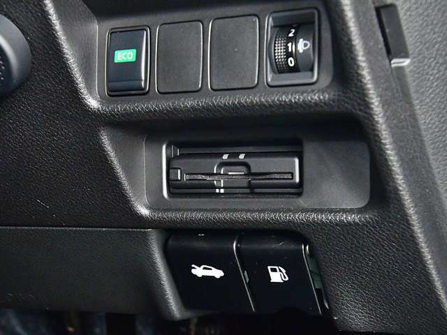 ビルトインETCが付いています。高速道路をスムーズに通れますし、割引も有ったりします。