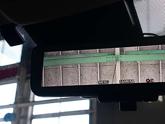 インテリジェントルームミラーです。クリアな後方視界で安全運転をサポートします。