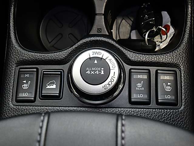 オールモード4×4iの切り替えスイッチとシートヒータースイッチです。