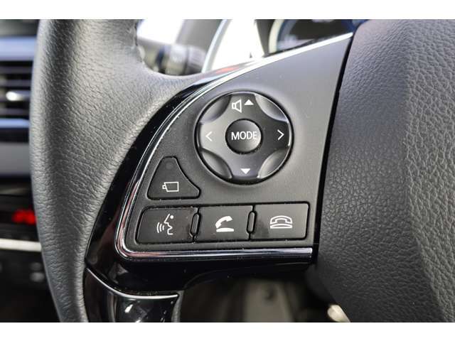 ステアリングオーディオリモコンスイッチが装備されています。