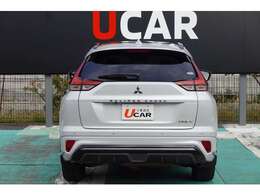 リヤワイパー付きで雨の日の後方視界を確保！！