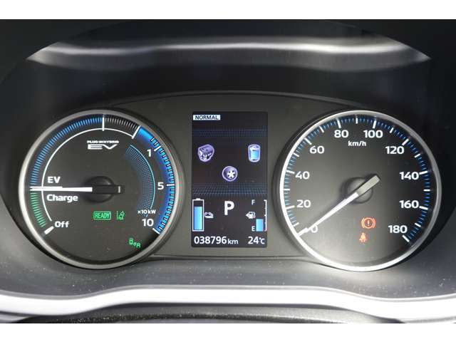 視認性の優れたメーターを装備しています。