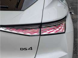 ウィンカーはシーケンシャルです。