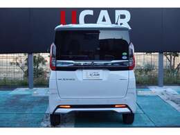 リヤワイパー付きで雨の日の後方視界を確保！！