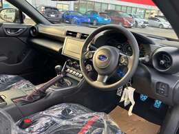 運転席まわりです。細かいオプションなど、気になるところがあればお気軽にメールやお電話等でお問合せください。
