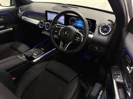 専用のコールセンターに経験豊かなオペレーターが、24時間365日待機。万一の車両トラブルなどが発生した場合、お電話一本で応急処置や車両のけん引、ドライバーや同乗者の方の移動手段手配などサポート。