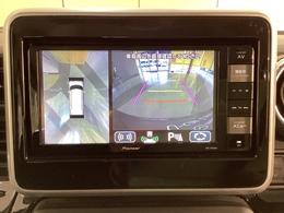 狭い場所での駐車やすれ違いなどでより的確な運転操作に役立つ360°ビューモニターが装備されています。