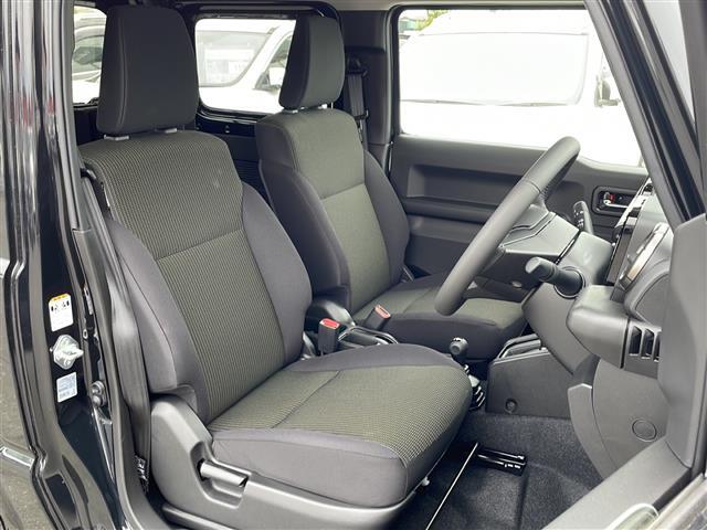 【運転席】シートに目立った汚れもなく、内装状態も良好です
