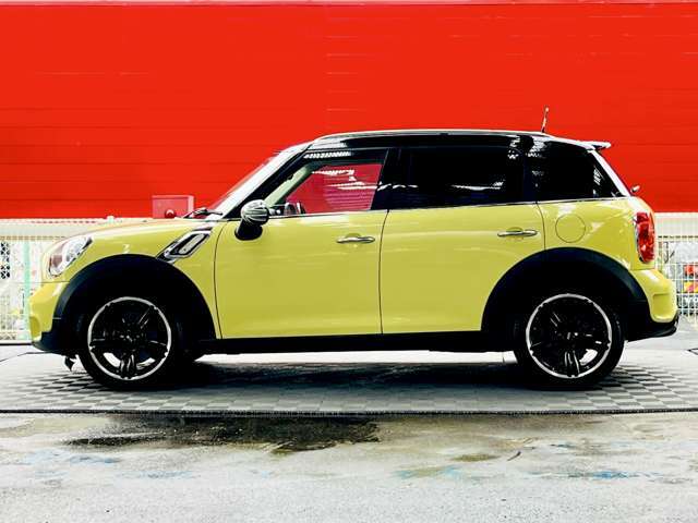 綺麗な状態を保てるようボディコーティングにも力を入れております！施工することによってツヤも復活し、洗車も大変楽になります！ご納車後のボディメンテナンスもぜひお任せください！