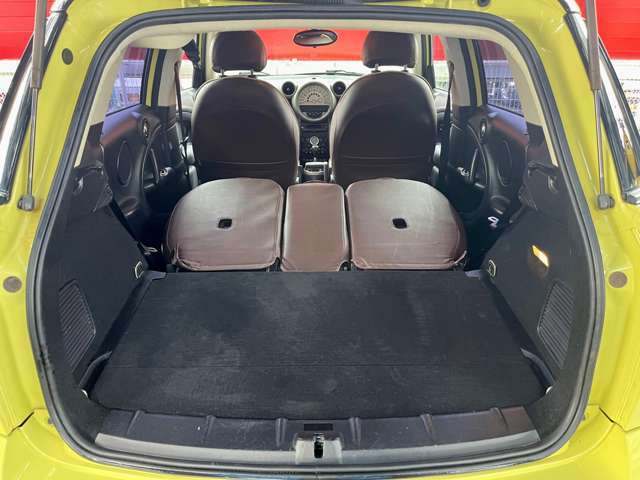 道具を余裕をもって積める広いラゲージを確保しています！