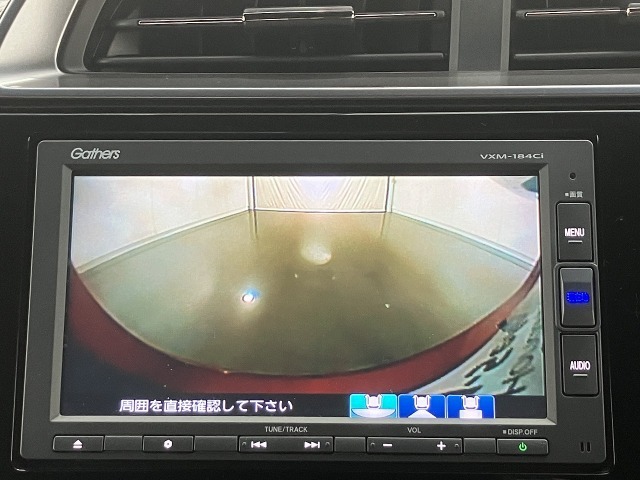 【リアワイドカメラ】3種類の表示で、後方確認をサポート！『ノーマル画像』『広角180度画像』『真上からの見下ろし画像』をワンタッチで選べます