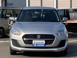 フロントボンネットを開ければ簡単な油脂類の点検ができ便利です