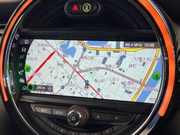 ●HDD純正ナビ:一体感のあるナビは、高級感ある車内を演出してくれます。オーディオ機能も充実しておりますので、運転もより楽しめます♪