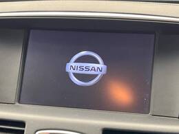 【メーカー純正ナビ】インテリアに溶け込むスタイリッシュな「専用設計」メーカーナビを装備♪視認性や操作性など基本性能にも優れ、より上質なカーライフをお楽しみいただけます。