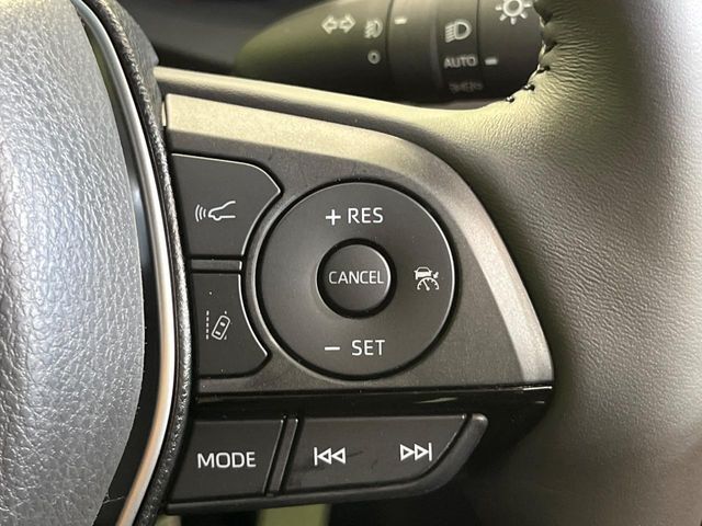【レーダークルーズコントロール】高速道路での長距離走行が楽に！！自動で速度を保つクルーズコントロールが、衝突軽減システムと連携し、前方の車両を感知して車間を保つように速度調節してくれます！！