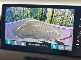【バックカメラ】駐車時に後方がリアルタイム映像で確認できます。大型商業施設や立体駐車場での駐車時や、夜間のバック時に大活躍！運転スキルに関わらず、今や必須となった装備のひとつです！