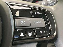 【アダプティブクルーズコントロール】高速道路での長距離走行が楽に！！自動で速度を保つクルーズコントロールが、衝突軽減システムと連携し、前方の車両を感知して車間を保つように速度調節してくれます！！