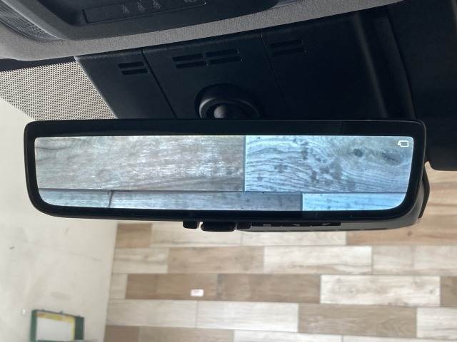 【デジタルインナーミラー】を搭載しております。ミラーにより後方確認ができますので、駐車の際などに役立ちます。