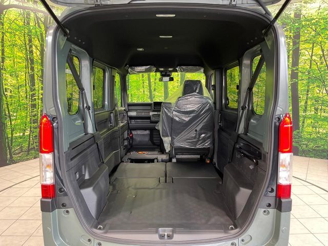 普段のお買い物や通勤、送迎等に十分な荷室スペースを確保しております。セカンドシートを倒すと、大きな荷物の積載も可能です♪
