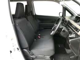 【運転席シート】へたりがちな運転席も大きなへたりがなく、綺麗な状態です。