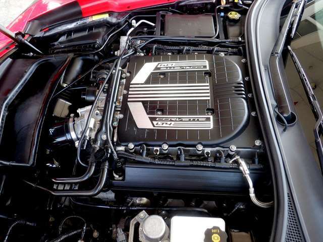 ZO6の主役は『LT4』659馬力の6.2リッターV8スーパーチャージャ付きエンジンです！気筒休止システム付きでV4エンジンとなり、低燃費走行も可能でございます。