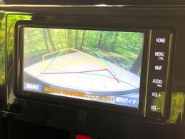 【バックカメラ】駐車時に後方がリアルタイム映像で確認できます。大型商業施設や立体駐車場での駐車時や、夜間のバック時に大活躍！運転スキルに関わらず、今や必須となった装備のひとつです！