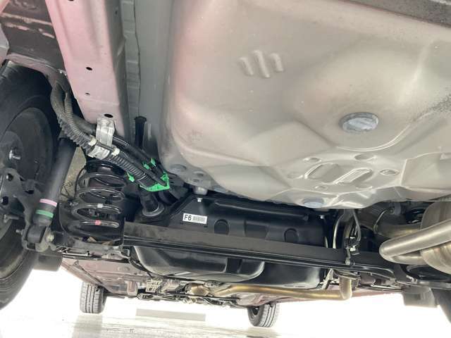 中古車だと気になる足廻り＆下廻り・・・ご覧の通り状態良好◎沿岸部や降雪地にお住まいのお客様もご安心ください♪