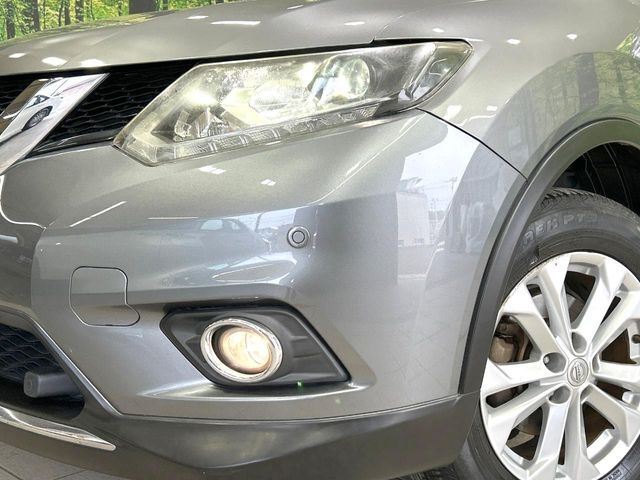 【LEDヘッドライト】悪天候や夜間走行時も良好な視界を確保し安心して運転できる高輝度LEDヘッドライトを装備！点灯速度が早く、消費電力も抑えられています。