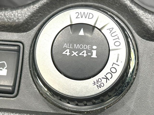 【オールモード4×4】2WD/4WDモードを手軽に切り替え可能。燃費重視の2WD、スタック時に役立つLOCK、AUTOモードでは4WDの配分を自動で調整し、路面状況を問わず安定した走りをサポート。