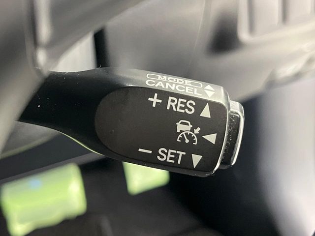 【レーダークルーズコントロール】高速道路での長距離走行が楽に！！自動で速度を保つクルーズコントロールが、衝突軽減システムと連携し、前方の車両を感知して車間を保つように速度調節してくれます！！